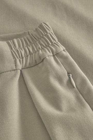 Брюки с накладными карманами