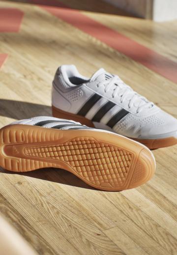 Кроссовки для зала