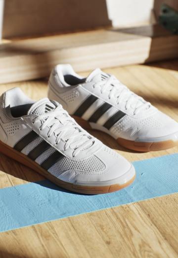 Кроссовки для зала