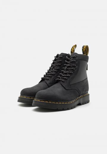 Ботинки на шнуровке