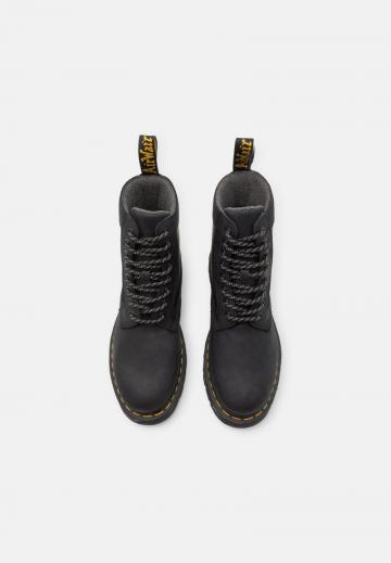 Ботинки на шнуровке