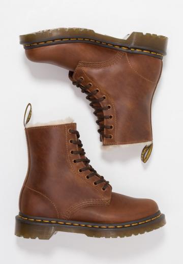Ботинки на шнуровке