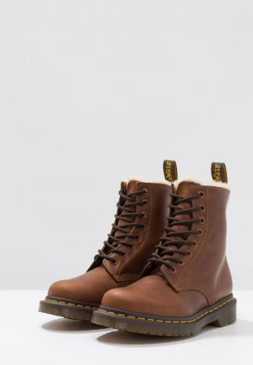 Ботинки на шнуровке