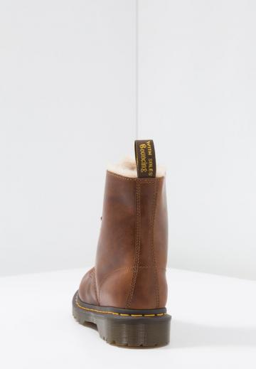 Ботинки на шнуровке