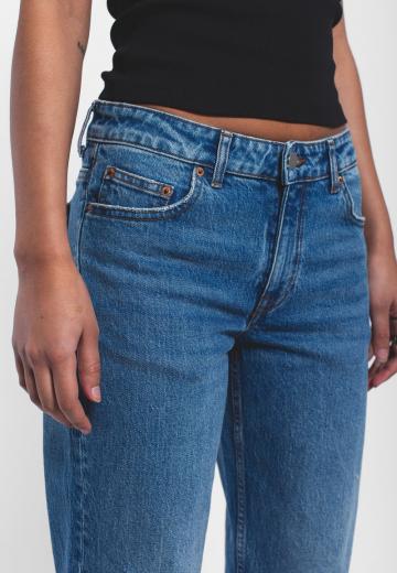 Прямые джинсы