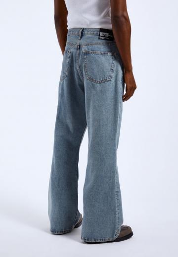 Клешеные джинсы