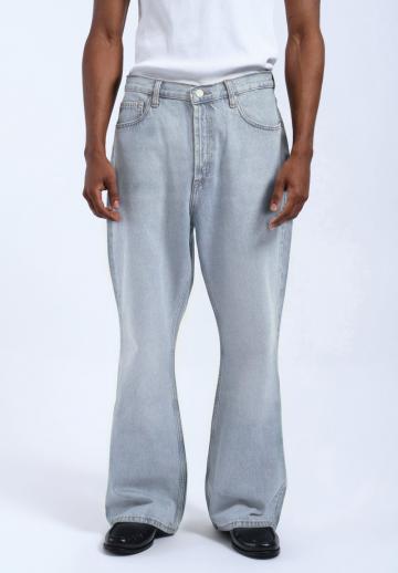 Клешеные джинсы