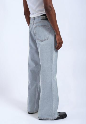 Клешеные джинсы