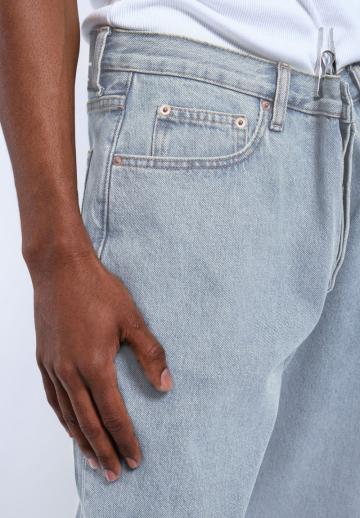 Клешеные джинсы