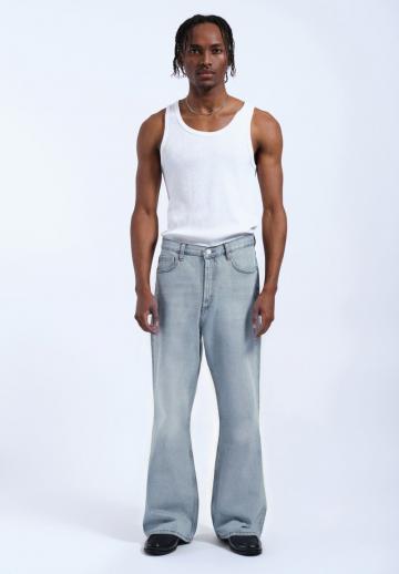 Клешеные джинсы