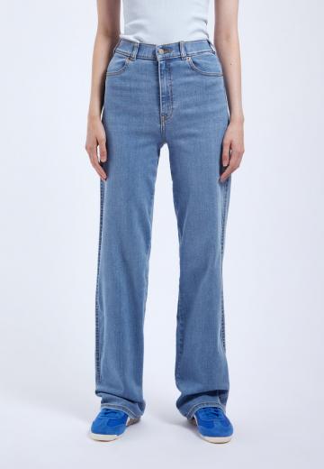 Прямые джинсы