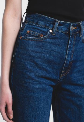 Прямые джинсы