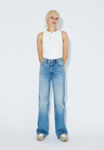 Прямые джинсы