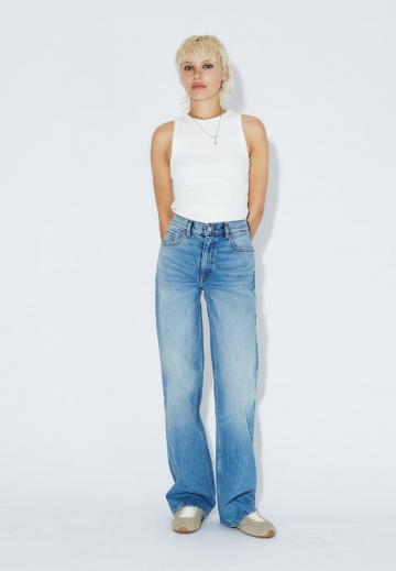 Прямые джинсы
