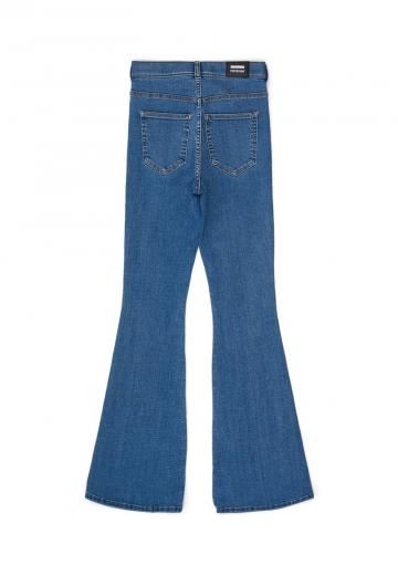 Клешеные джинсы