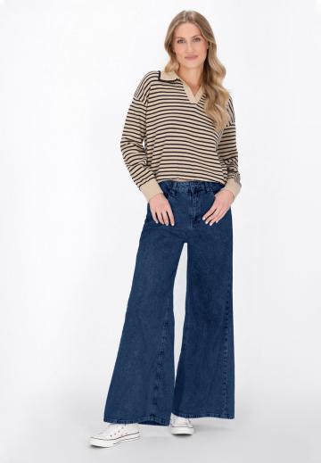 Пуловер в полоску