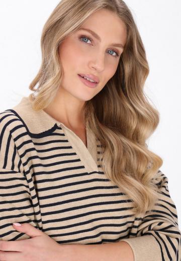 Пуловер в полоску