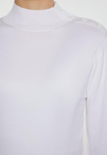 Пуловер в полоску