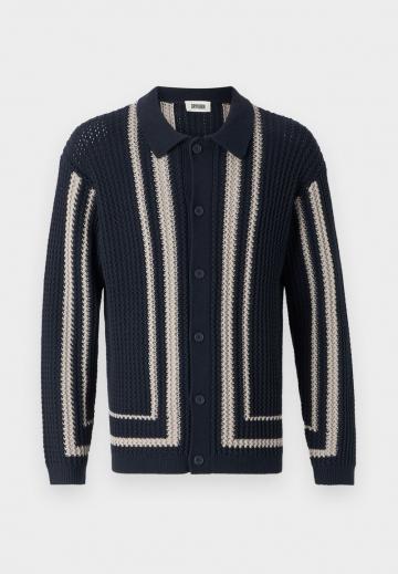 Вязаная кофта