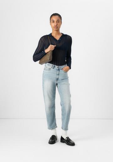 Короткие джинсы