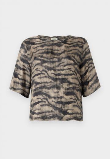 Атласная блузка