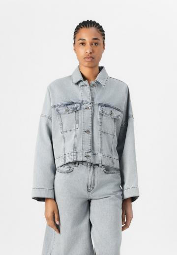 Джинсовая куртка