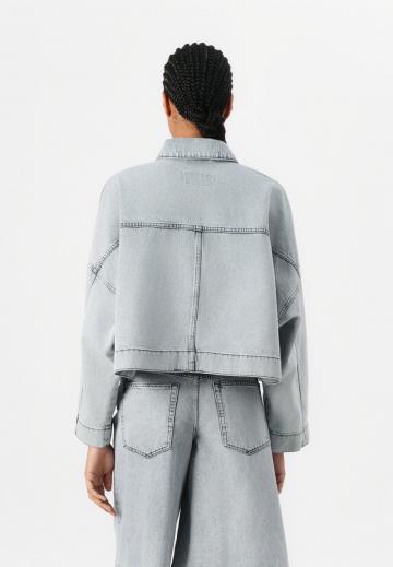 Джинсовая куртка