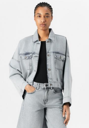 Джинсовая куртка