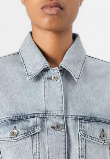 Джинсовая куртка