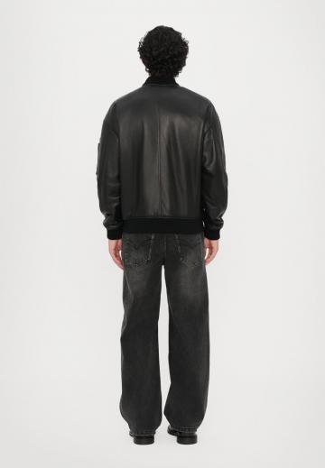 Куртка бомбер