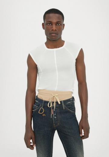 Узкие джинсы