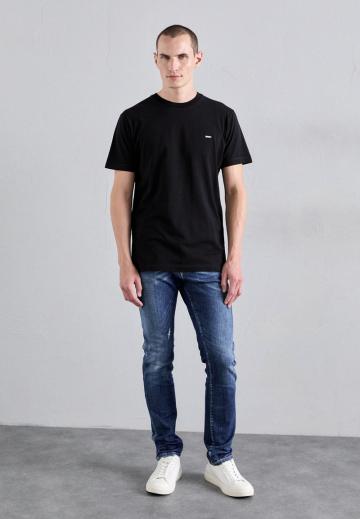 Узкие джинсы