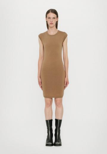 Вязаное платье