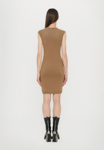 Вязаное платье