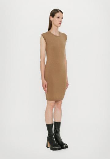 Вязаное платье