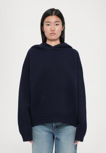 Пуловер с капюшоном