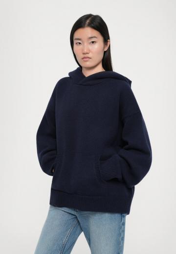 Пуловер с капюшоном