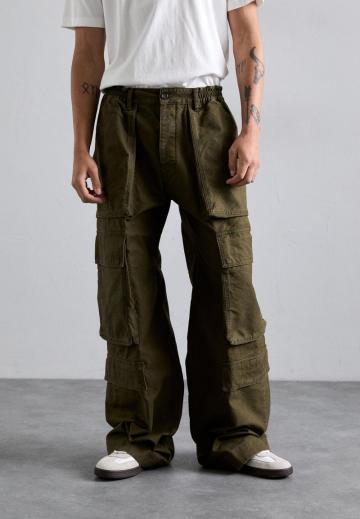 Брюки с накладными карманами