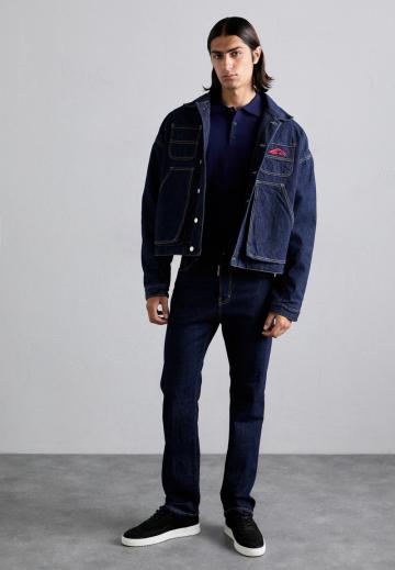 Прямые джинсы