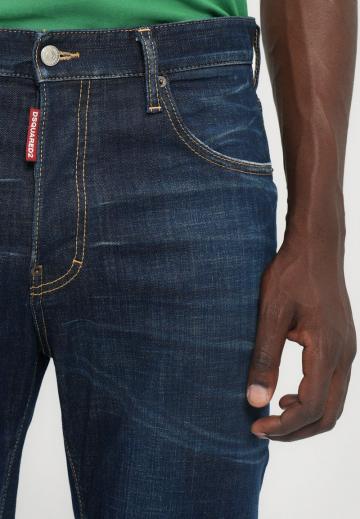 Узкие джинсы