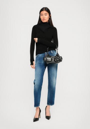 Узкие джинсы