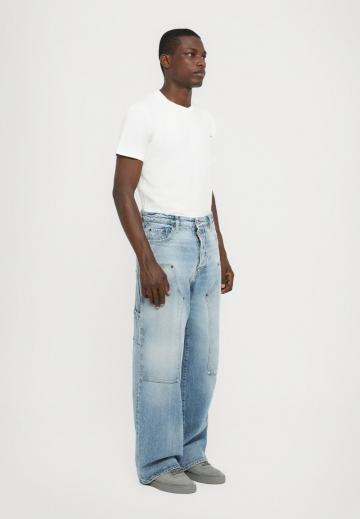 Свободные джинсы