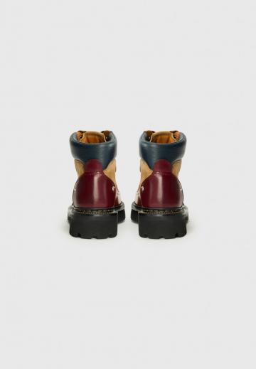 Ботинки на шнуровке