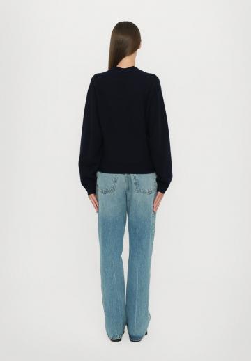 Пуловер с вырезом V