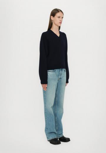 Пуловер с вырезом V