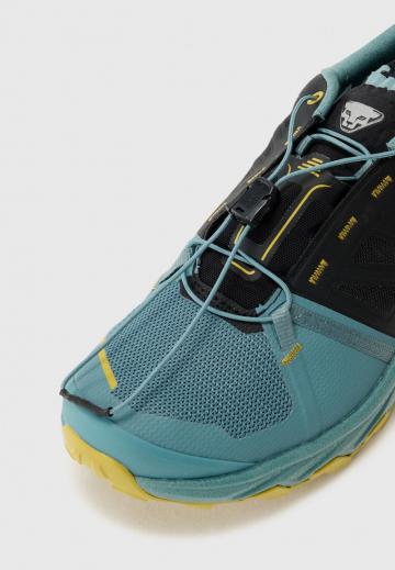 Походные кроссовки