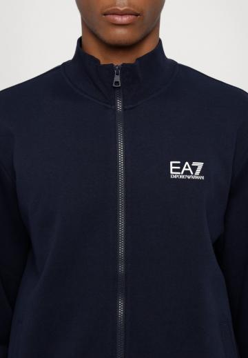 Спортивная кофта