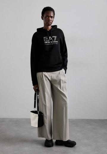 Спортивная толстовка