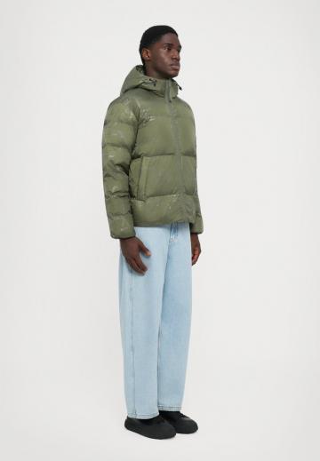 Зимняя куртка