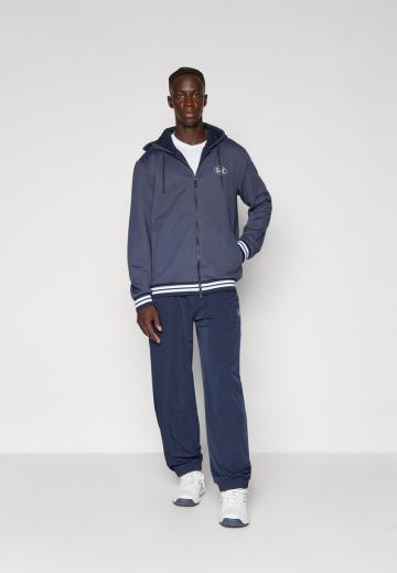 Спортивная кофта